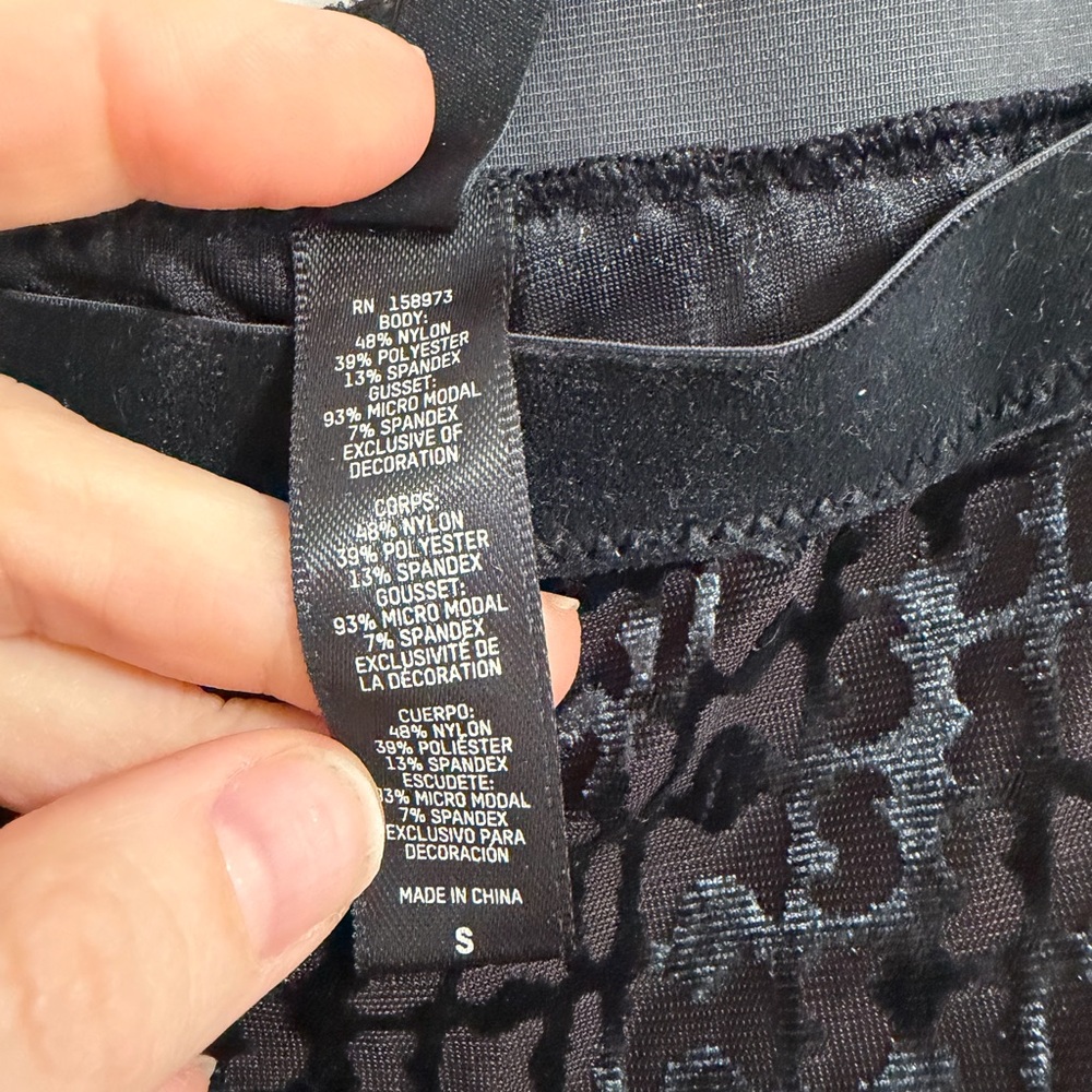 SKIMS Black and Sheer Patterned Pants - Picture 4 of 4